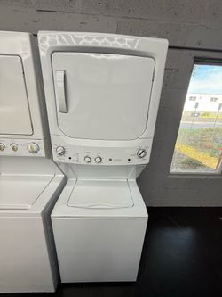 Ge Stackable  Washer and Dryer Set “27 ( Lavadora y secadora )