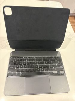 Magic Keyboard for iPad Pro 13 in (M4, M5)