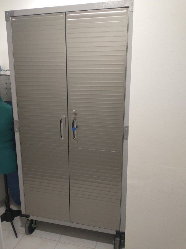 Rolling Storage Cabinet Heavy Duty. Fast Pick Up!