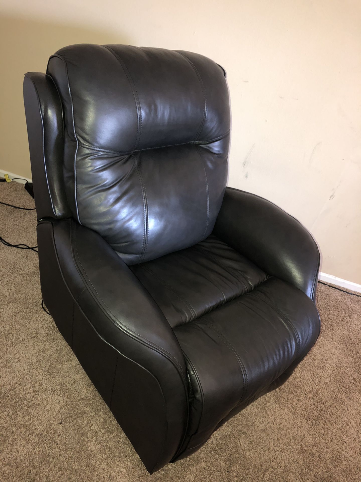Set of 2 Recliners , Read Description for Sale in Phoenix, AZ OfferUp