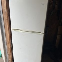 refrigerator 