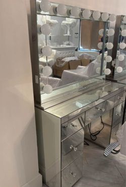 Vanity w/Mirror