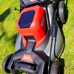 MILWAUKEE M18 FUEL BRUSHLESS SELF-PROPELLED LANW MOWER TOOL ONLY NEW 