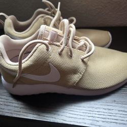 Nike Roshe Run Womens Size 5