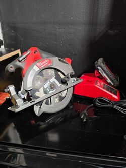 Milwaukee M18 FUEL Brushless Circular Saw with Battery and Charger
