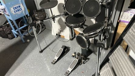 Alesis - drum set