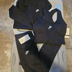 New NIKE 3PC SET SIZE MEDIUM