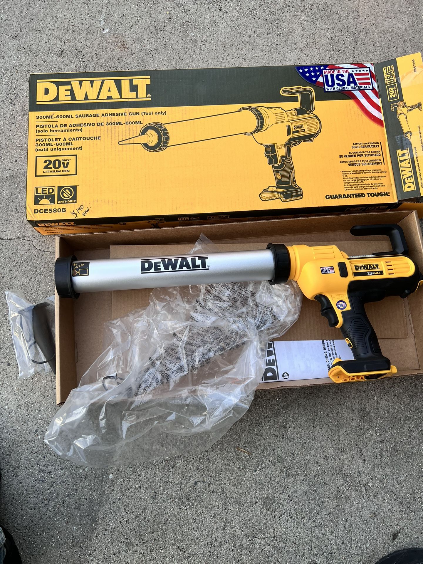 Dewalt 20v Max 300-600ML Adhesive Gun TOOL ONLY