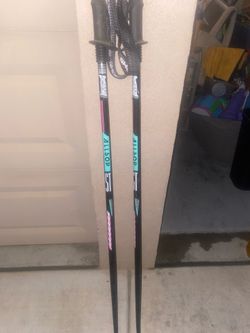 Ski sticks and sports gear etc…