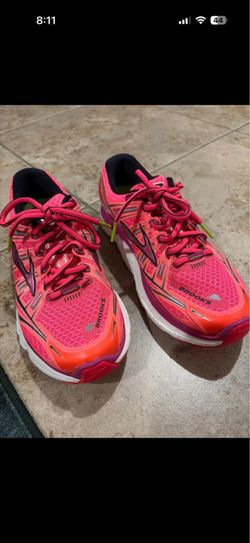 Brand New Brooks Women's Running Sneakers 6.5