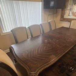 Elegant Dining Table Set 