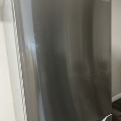 Insignia fridge 