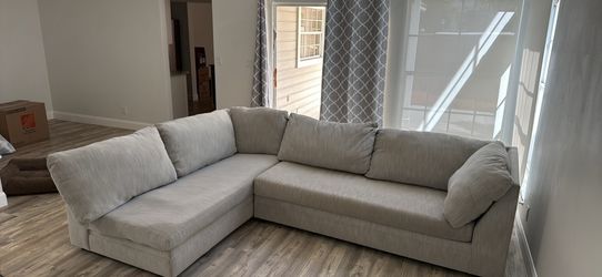 Light gray L-Shaped sectional Sofa couch