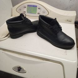Used Size 10 Men's Waterproof Timberland Boots In Good Condition 