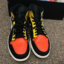 Jordan 1 Mid 