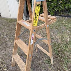 Lknew 4ft Wood Ladder