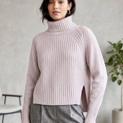 Women's Ribbed Turtleneck Sweater - Light Mauve