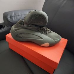 Fashion snikers size 9.5 New No box.