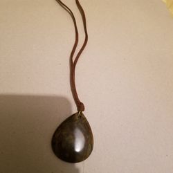 Stone pendant necklace