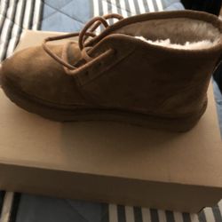 Youth Ugg Size 5