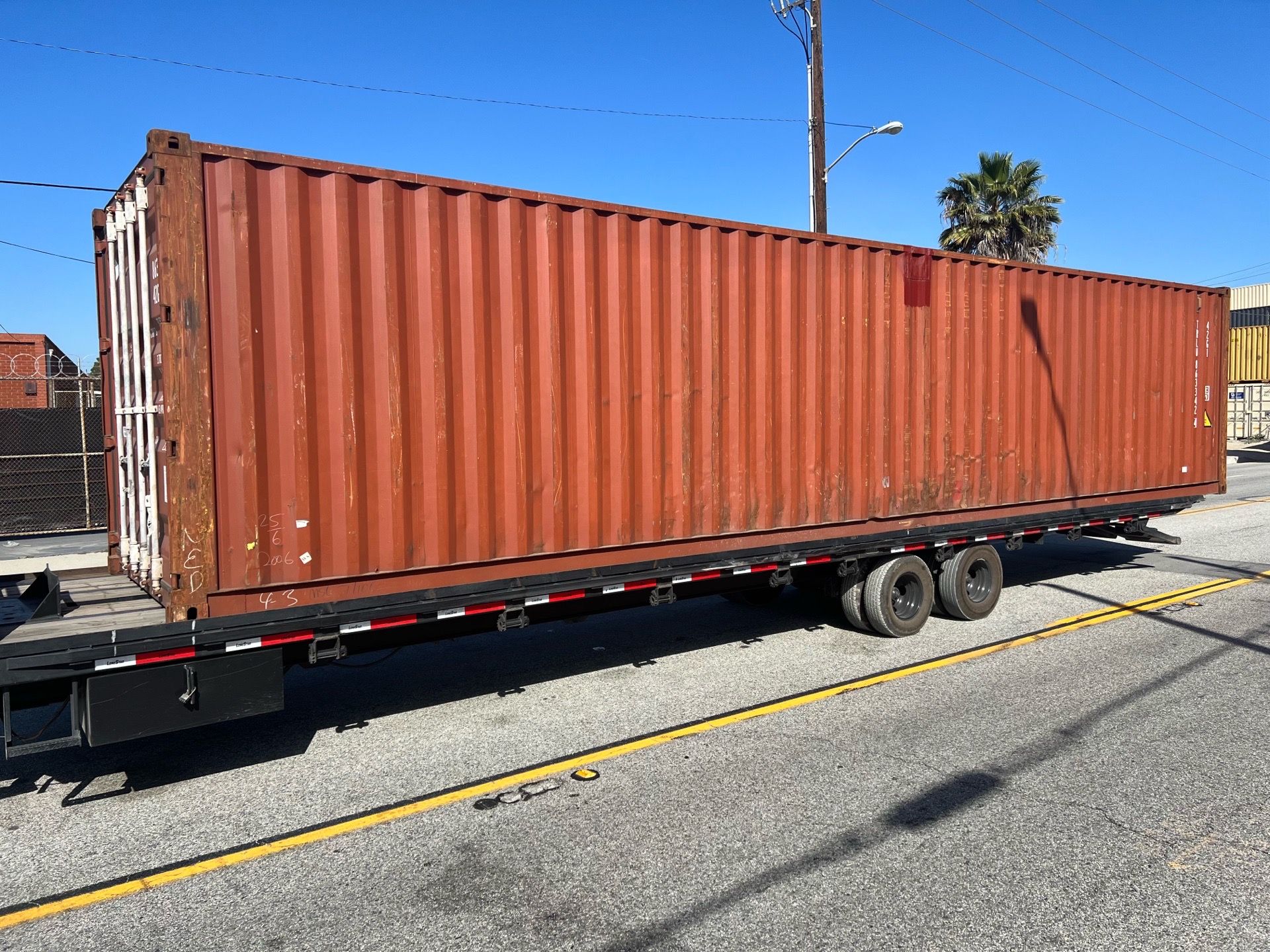 40’ shipping container