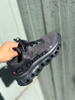 On cloud shoes size 8 men