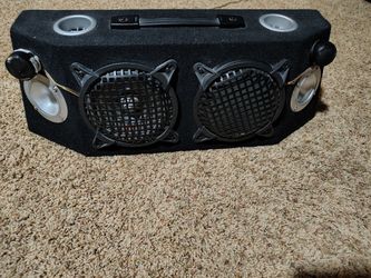 2 portable speakers.ONLY ONE IN PICTURE (2).  Each with 2 - car 6.5" component 2 way and crossovers. Alpine / boston acoustic