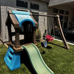 Step2 Play Up Gym Set – Slide + 2 Swings + Playhouse