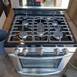 LG Gas Stove W/ Convention Oven (Propane)