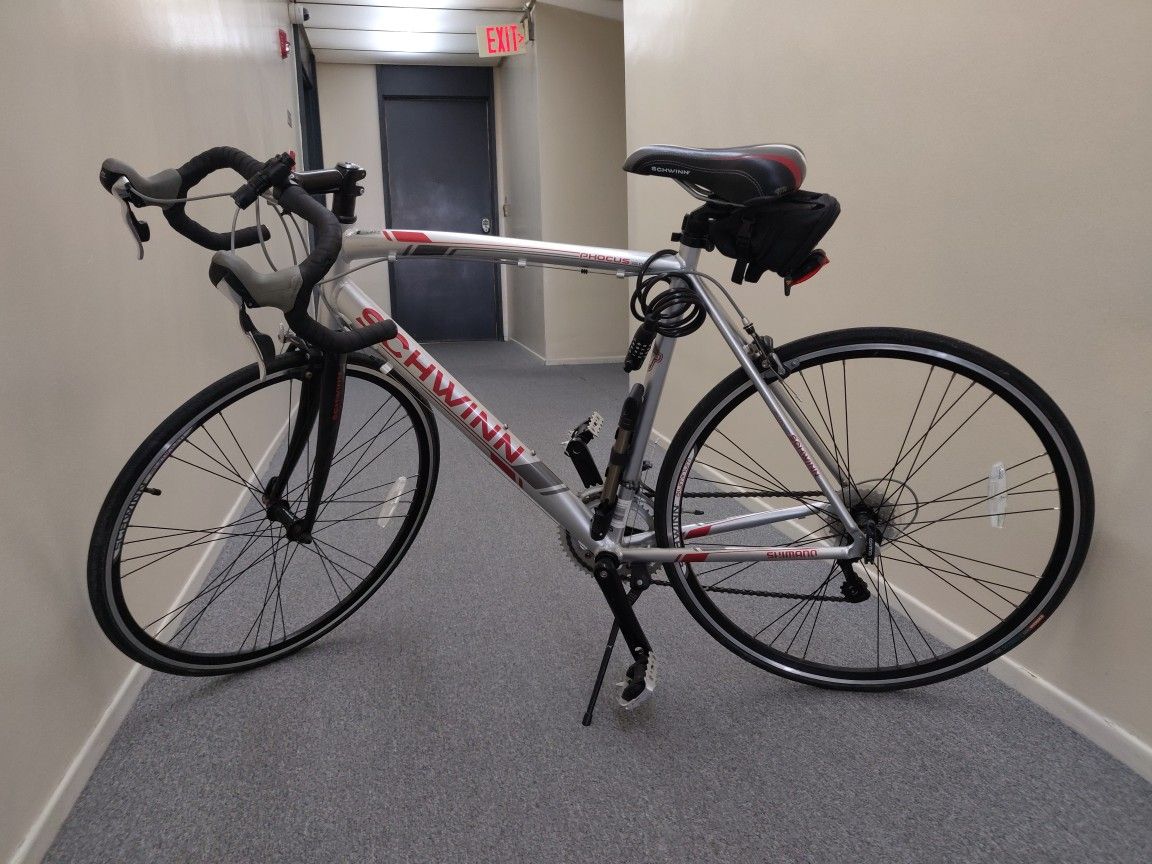 Schwinn Phocus 1600 Road Bike 700c 