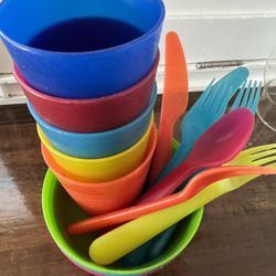 FREE Colorful Kids' Dinnerware Set