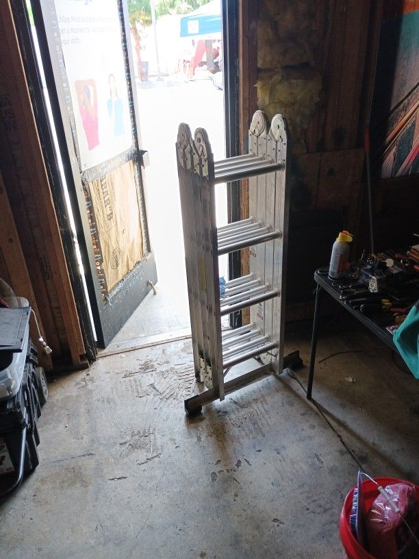 WERNER 8'-16' Extendable Ladder (M1-8-16)