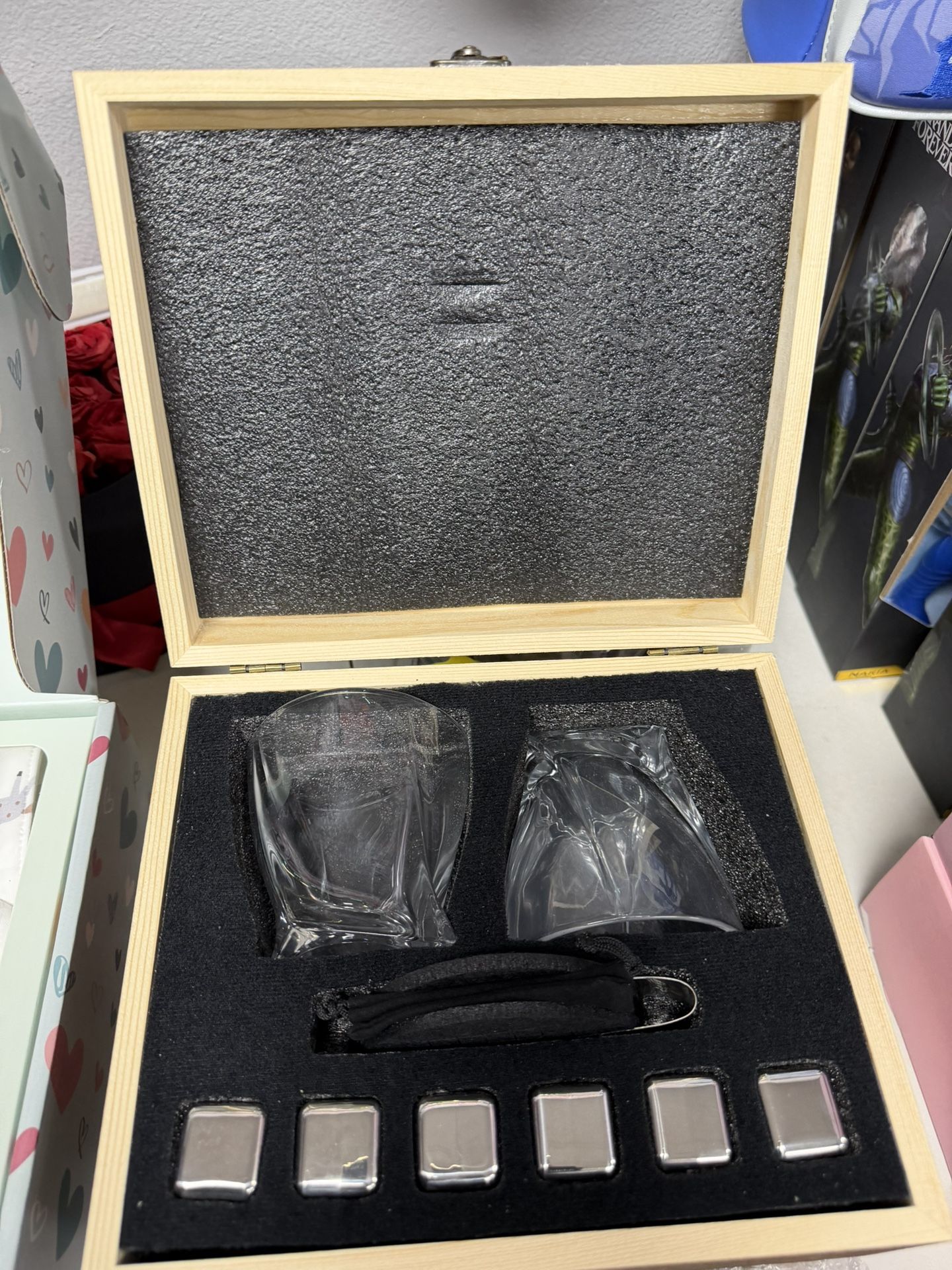 Whiskey Set Brand New In Wood Box 10.00