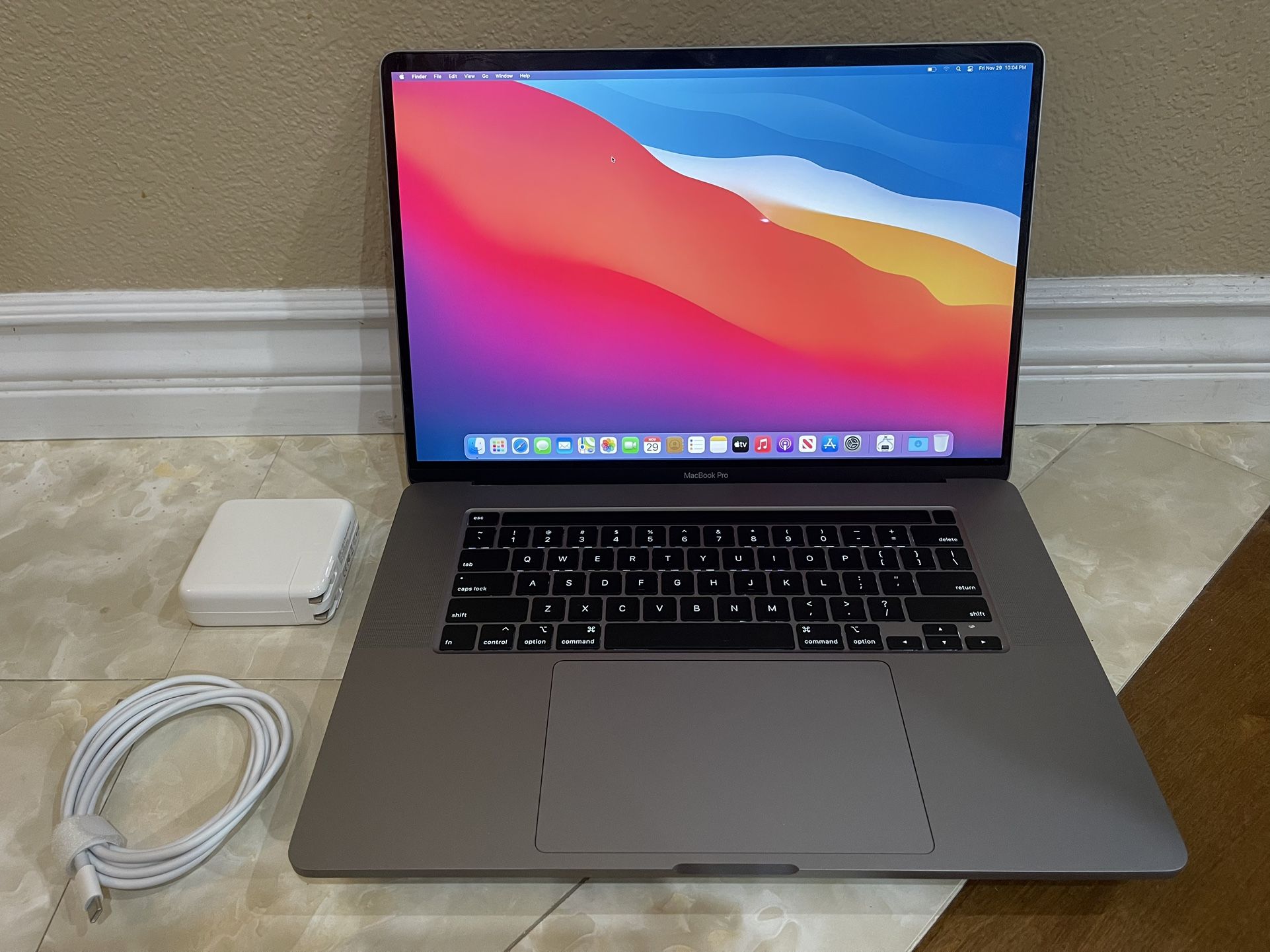 MacBook Pro 2019 16” I9 32G 1TB