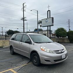 Toyota Sienna Van 
