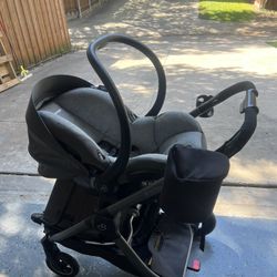 MAXI COSI STROLLER WITH CARSEAT + BASE