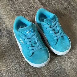Kids puma shoes, size 6C