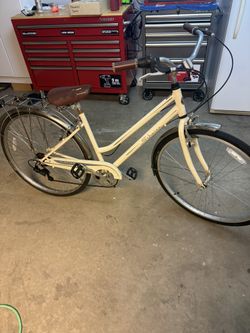 Schwinn Women’s Beach Cruiser