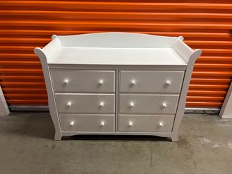 Gorgeous 6 Drawer Wood Dresser