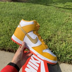 Dunk High University Gold