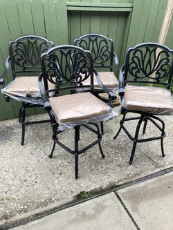 Lebanon Metal Outdoor 29" Bar Stool with Cushion (Set of 4) New 