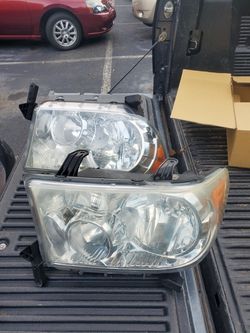 2010 Toyota Tundra headlights and taillights