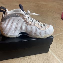 White And Rose Gold Foam Posits