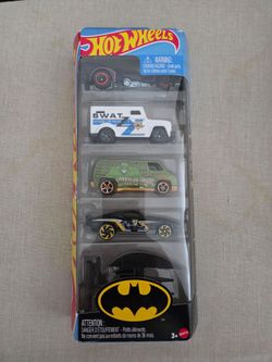2025 hot wheels Batman 5 Pack Batmobile Batplane Blvd. Bruiser '70s Van Armored Truck