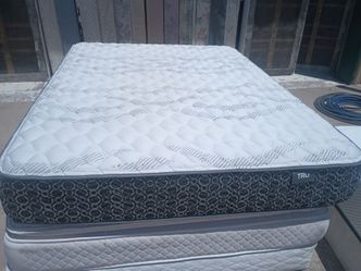 Queen mattress and box spring