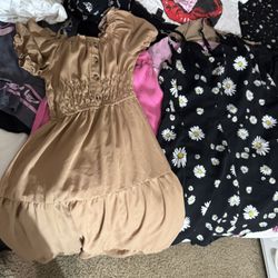 40 Peaces Of Girls Clothes  $ 30 