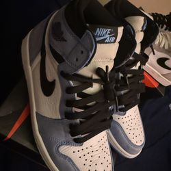 Jordan 1 Retro University Blue Size 8 Jordan 1 Retro Smoke Grey Size 9 