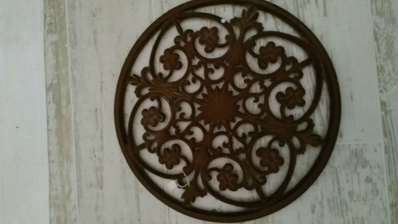 Metal disk plant stand? Stepping stone? Paintable. 17" diameter