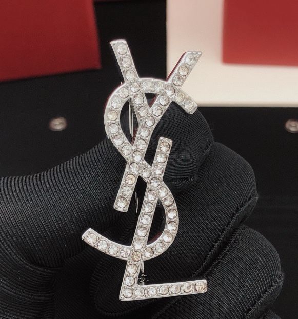 Silver diamond brooch