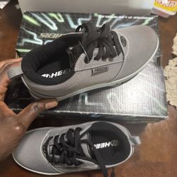 Heely Kids Shoes (Size 6)
